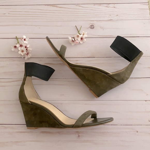 Banana Republic olive green sandal - Picture 2 of 16